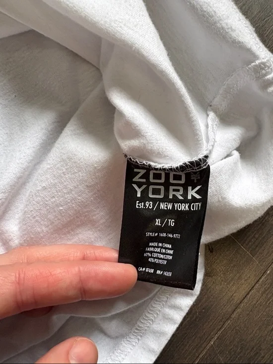 Men’s White Embroidered Zoo York Shirt Size XL - Picture 7 of 8